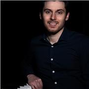 Pianista, compositore e arrangiatore offre lezioni di pianoforte moderno